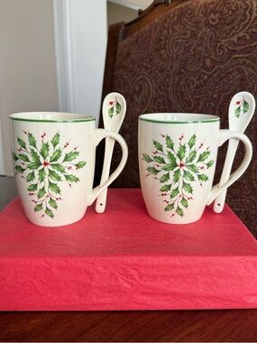 Set of 2 Lenox Porcelain Holiday Holly Cocoa Mugs with 24K Accents and Spoons